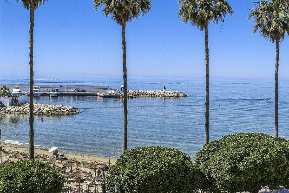 3 Bed Apartment for sale in Marbella Costa Del Sol, Málaga, Spain