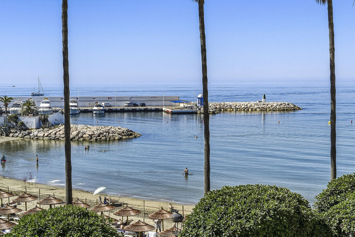 3 Bed Apartment for sale in Marbella Costa Del Sol, Málaga, Spain