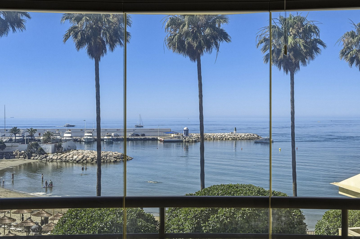 3 Bed Apartment for sale in Marbella Costa Del Sol, Málaga, Spain