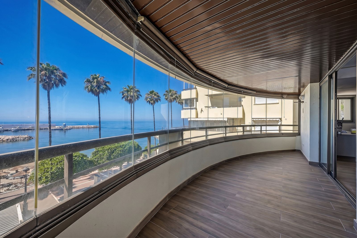 3 Bed Apartment for sale in Marbella Costa Del Sol, Málaga, Spain