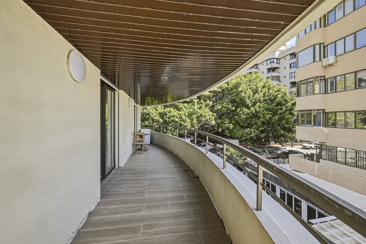 3 Bed Apartment for sale in Marbella Costa Del Sol, Málaga, Spain