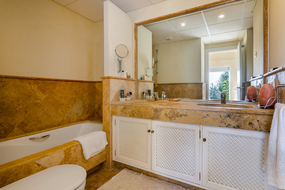 3 Bed Townhouse for sale in Istán Costa Del Sol, Málaga, Spain