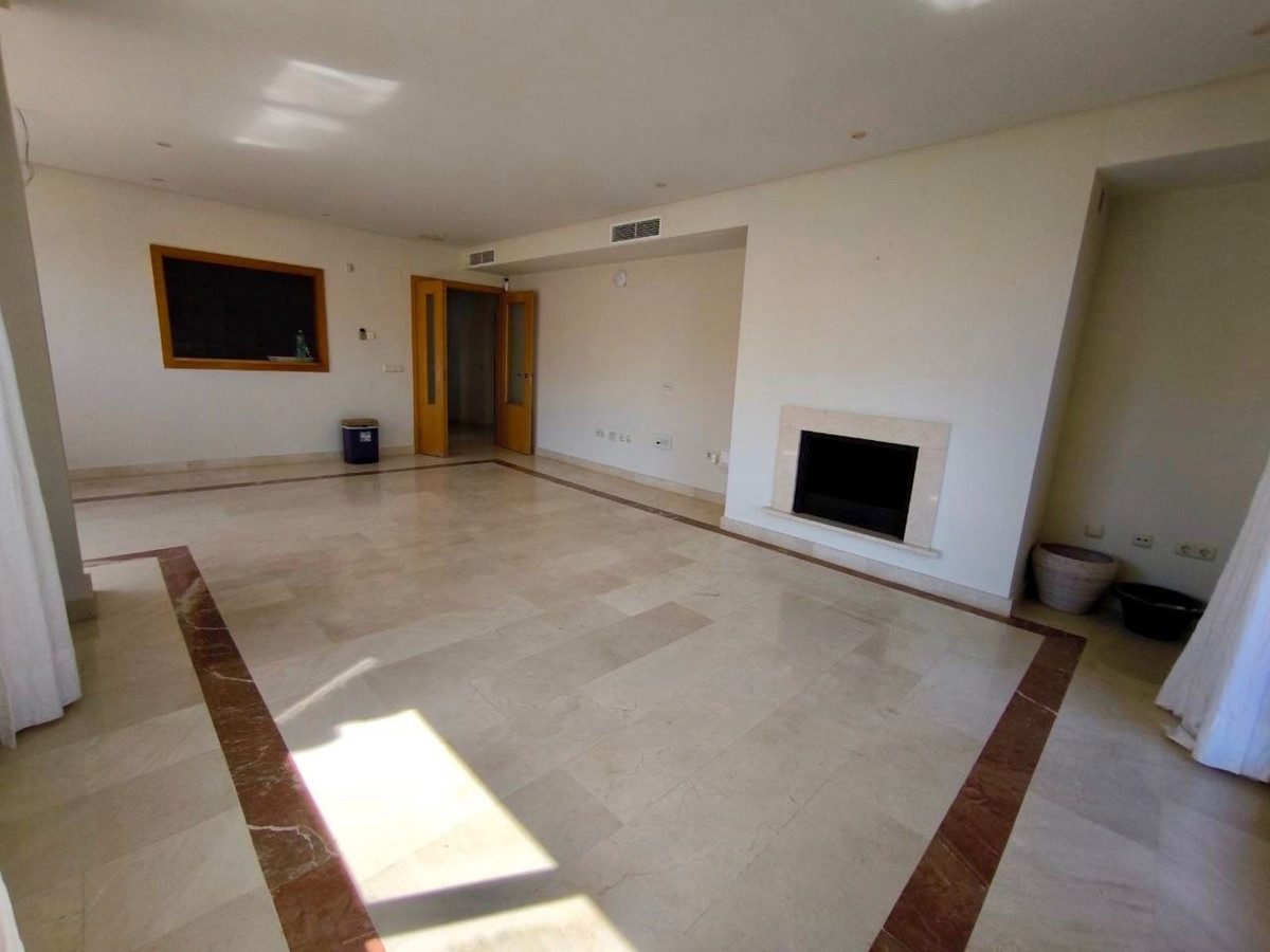 2 Bed Apartment for sale in Puerto Banús Costa Del Sol, Málaga, Spain
