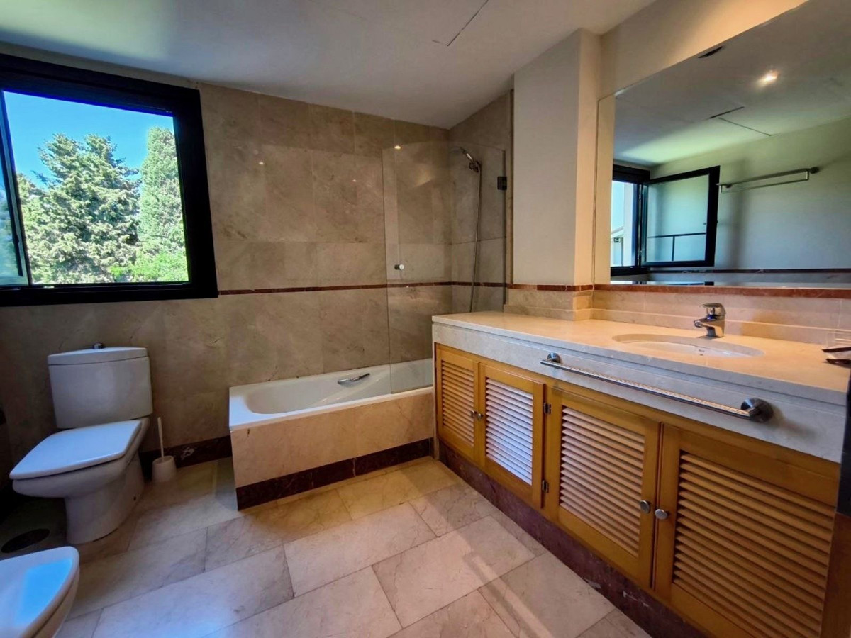 2 Bed Apartment for sale in Puerto Banús Costa Del Sol, Málaga, Spain