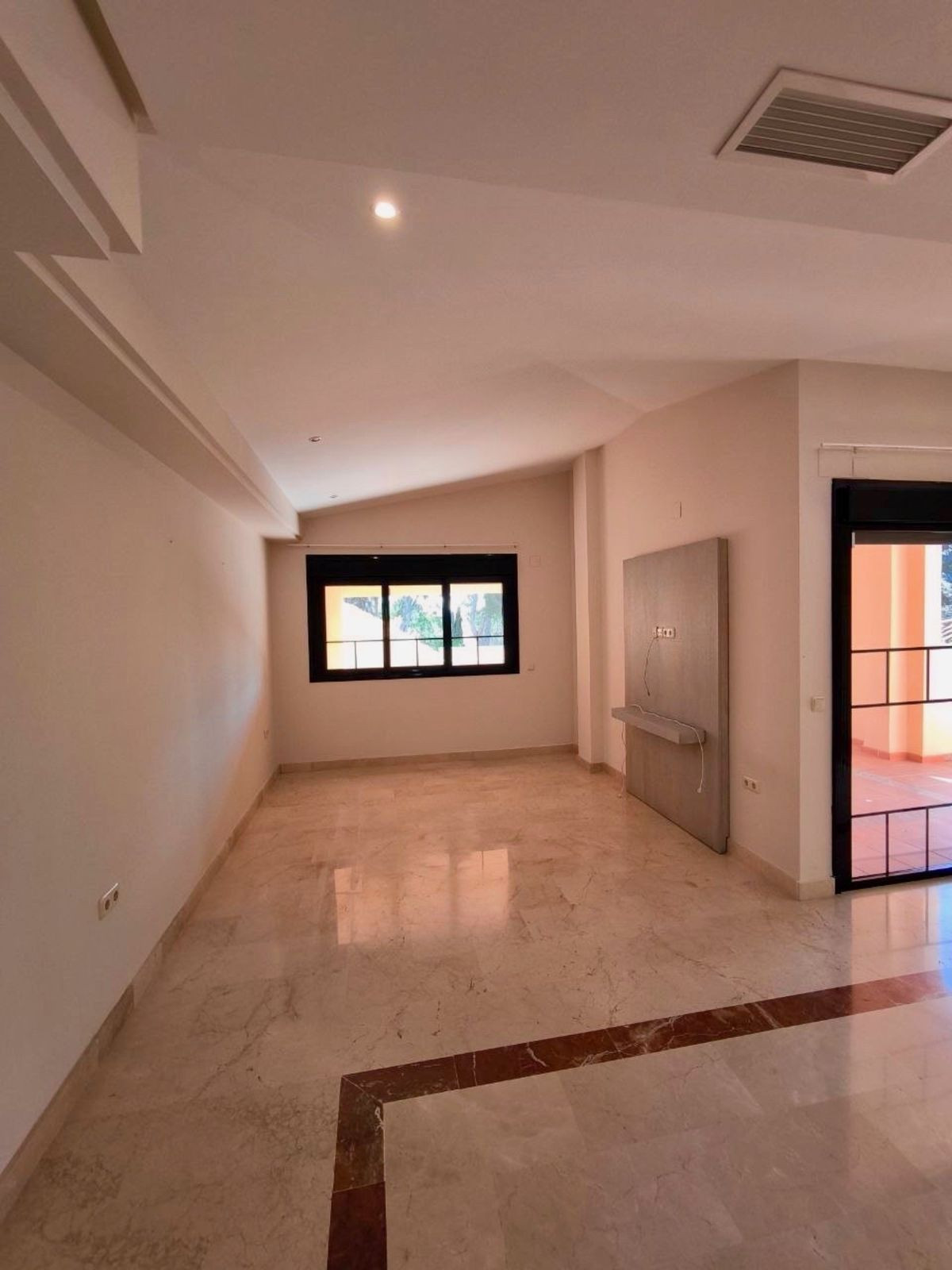 2 Bed Apartment for sale in Puerto Banús Costa Del Sol, Málaga, Spain