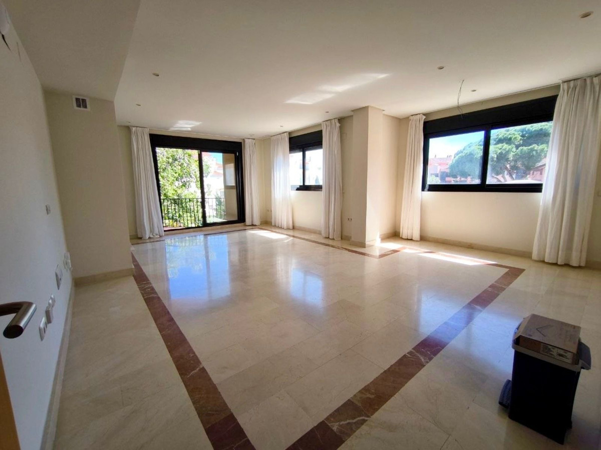 2 Bed Apartment for sale in Puerto Banús Costa Del Sol, Málaga, Spain