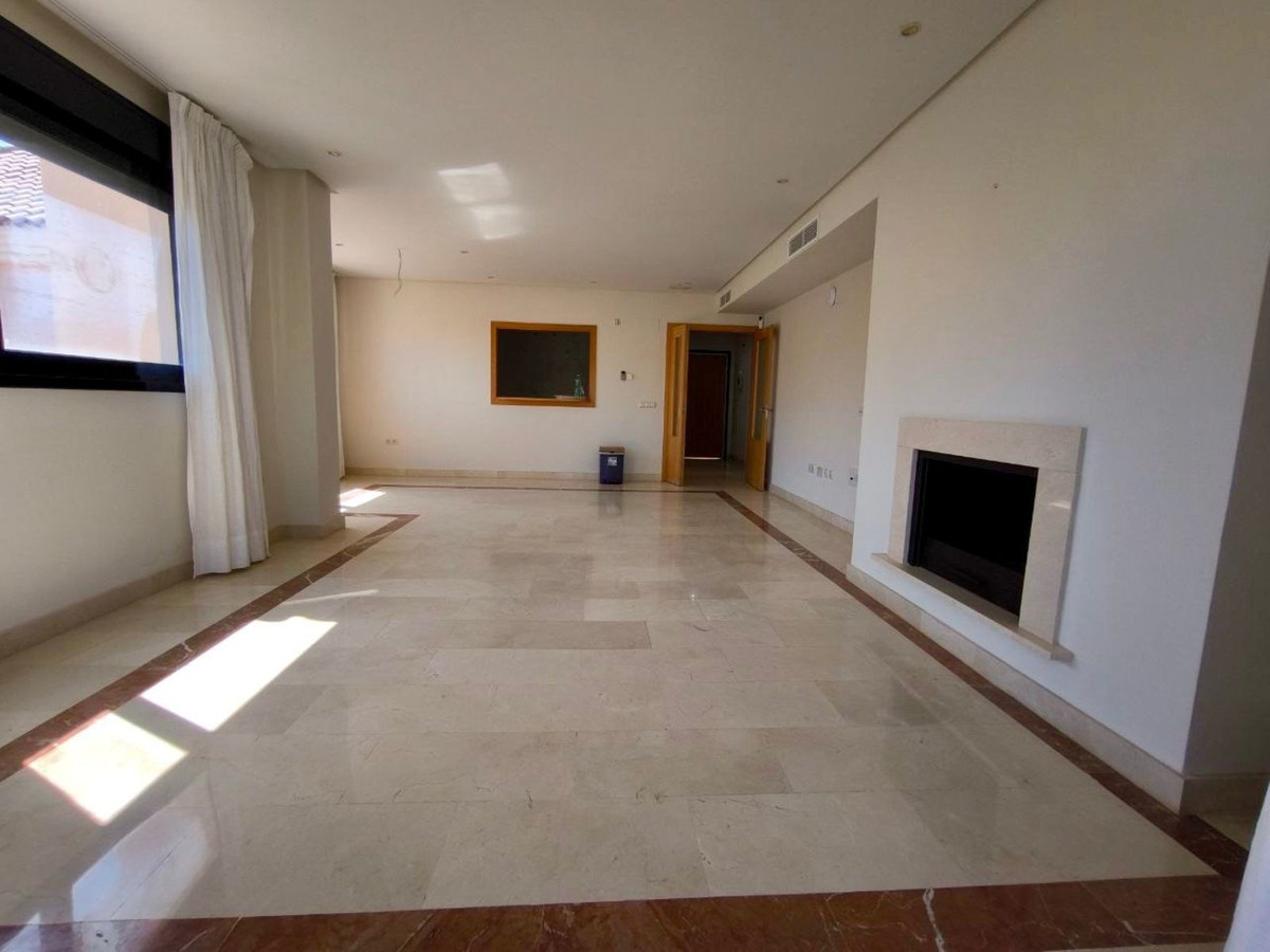 2 Bed Apartment for sale in Puerto Banús Costa Del Sol, Málaga, Spain