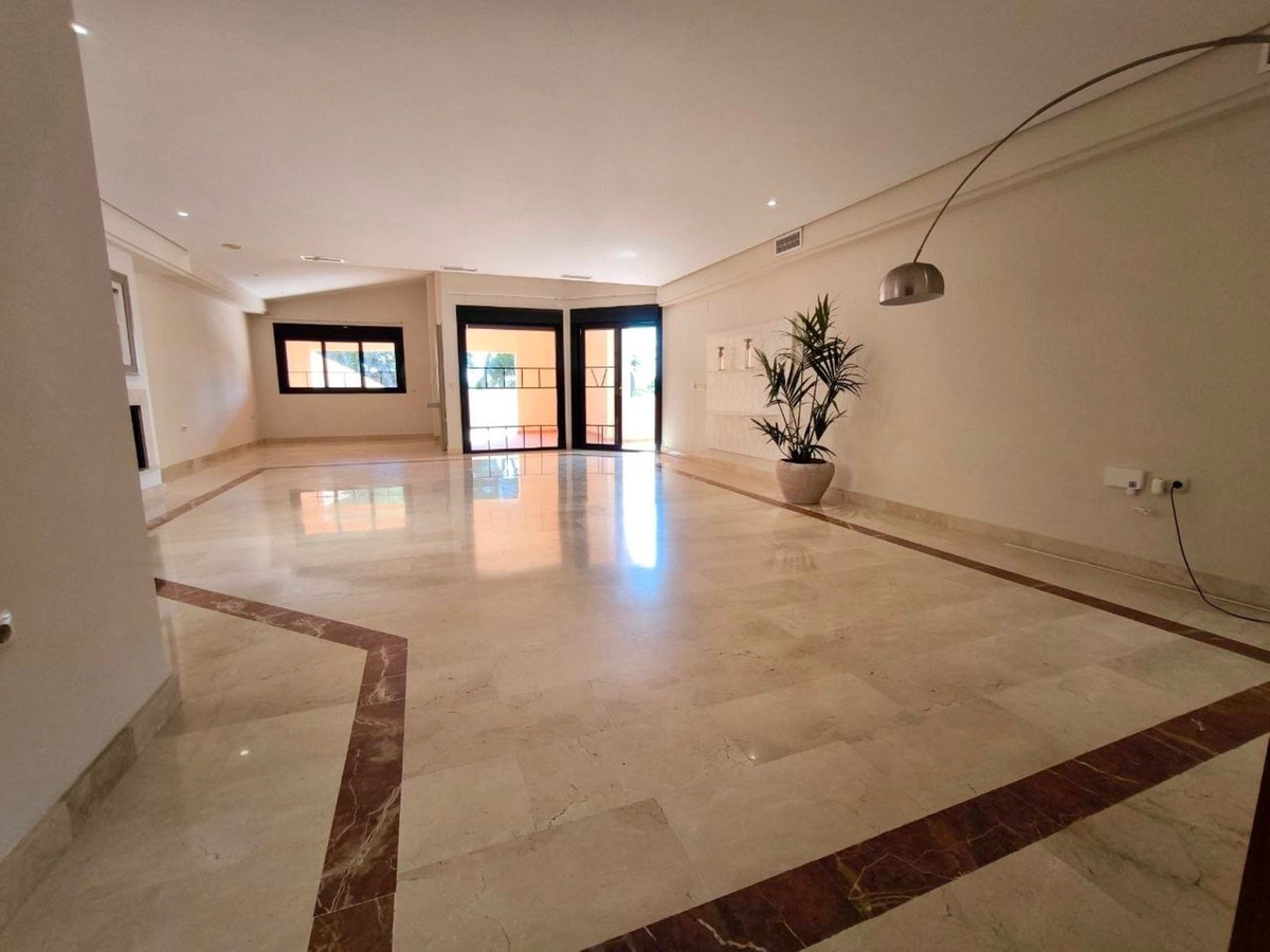 2 Bed Apartment for sale in Puerto Banús Costa Del Sol, Málaga, Spain