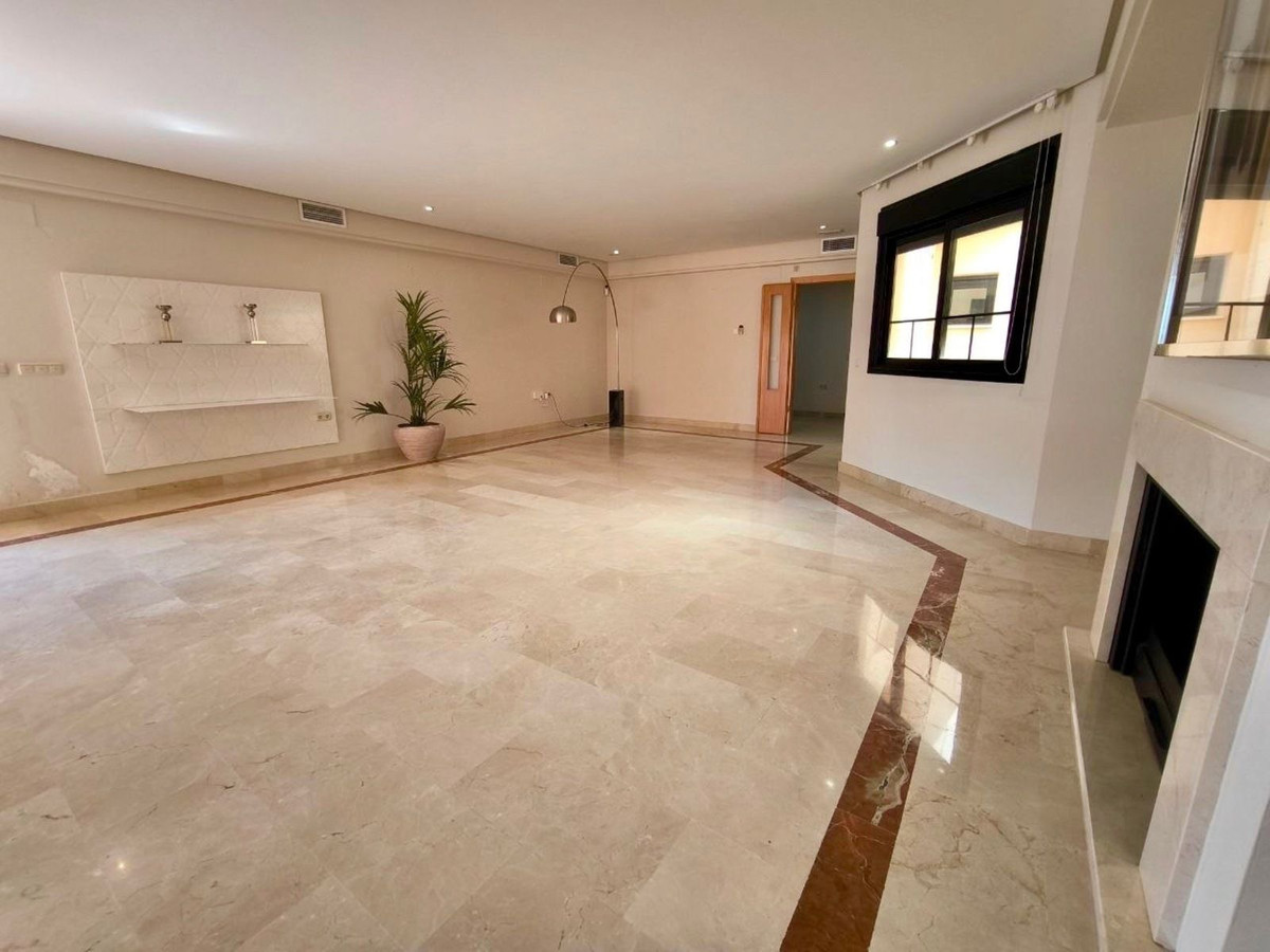 2 Bed Apartment for sale in Puerto Banús Costa Del Sol, Málaga, Spain