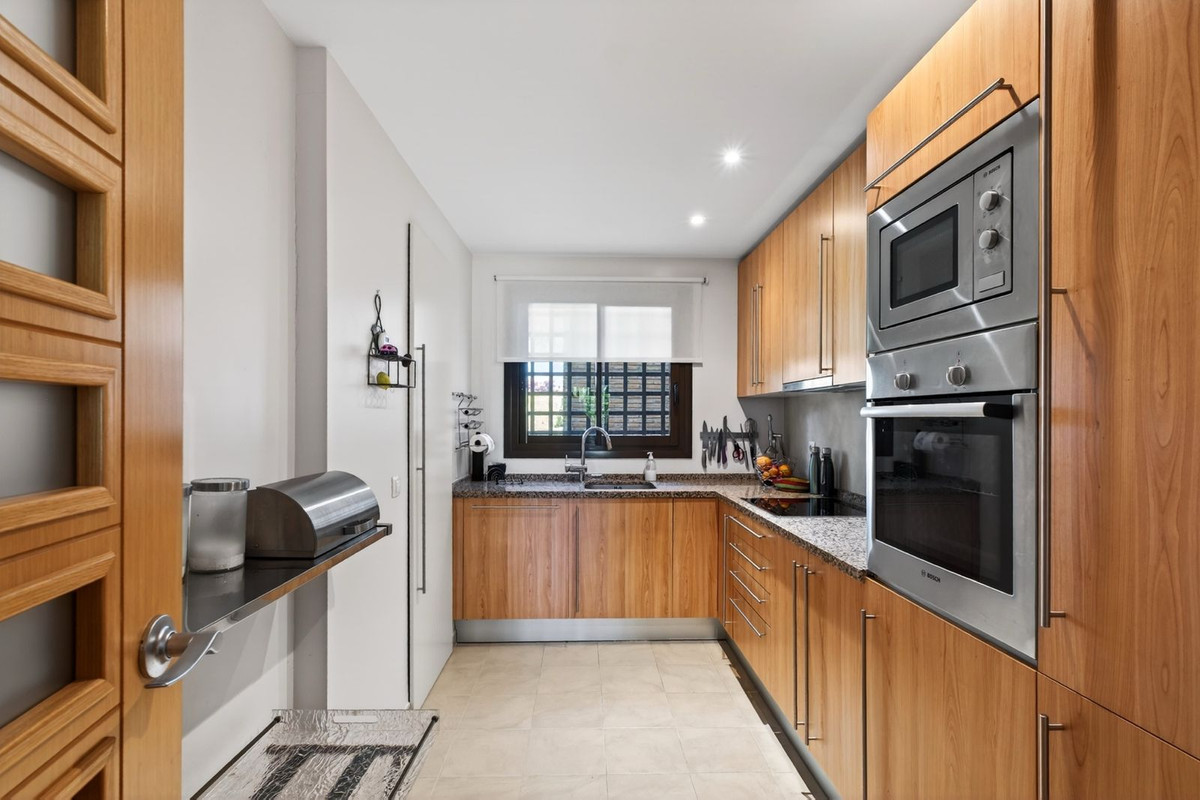 2 Bed Apartment for sale in Estepona Costa Del Sol, Málaga, Spain