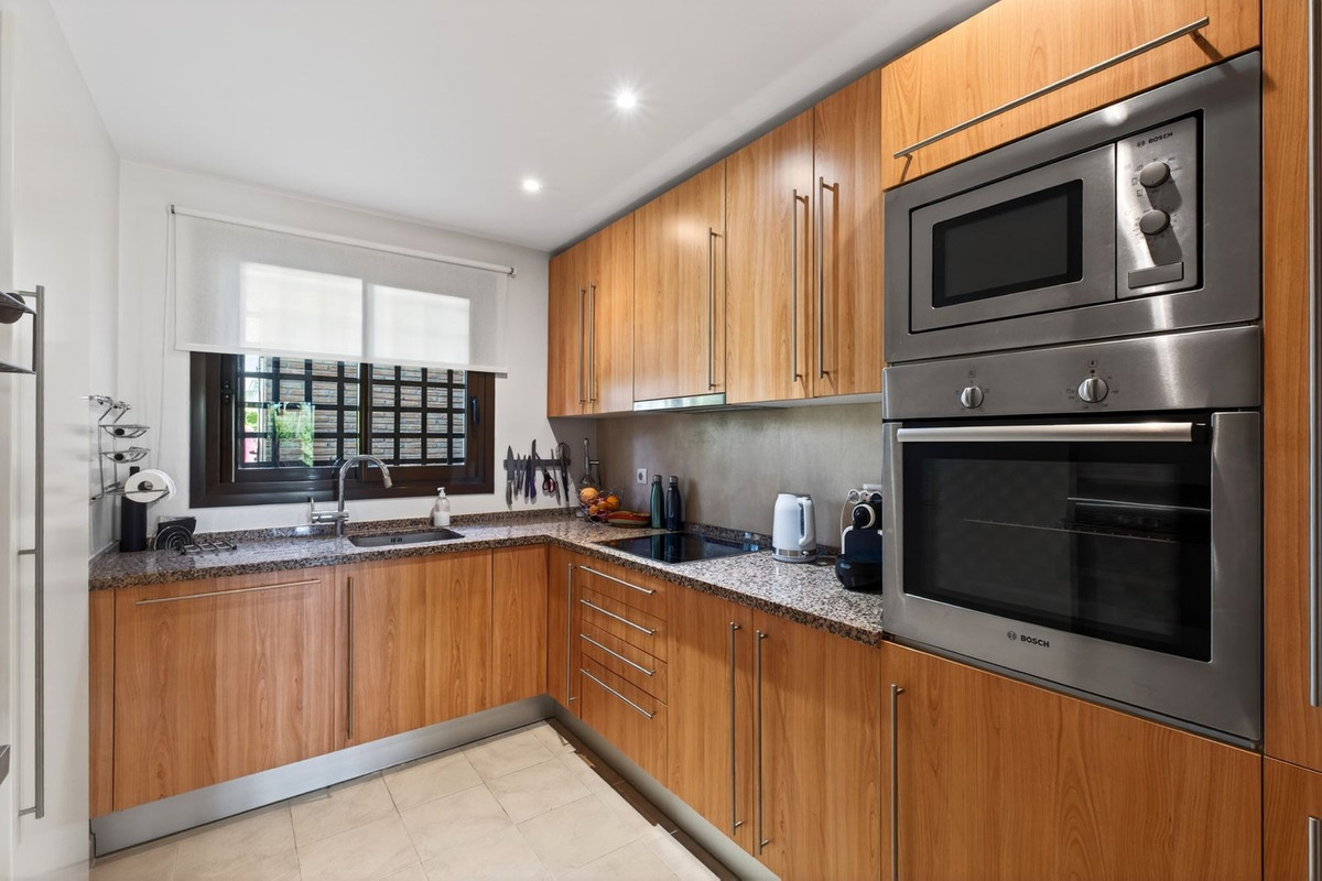 2 Bed Apartment for sale in Estepona Costa Del Sol, Málaga, Spain