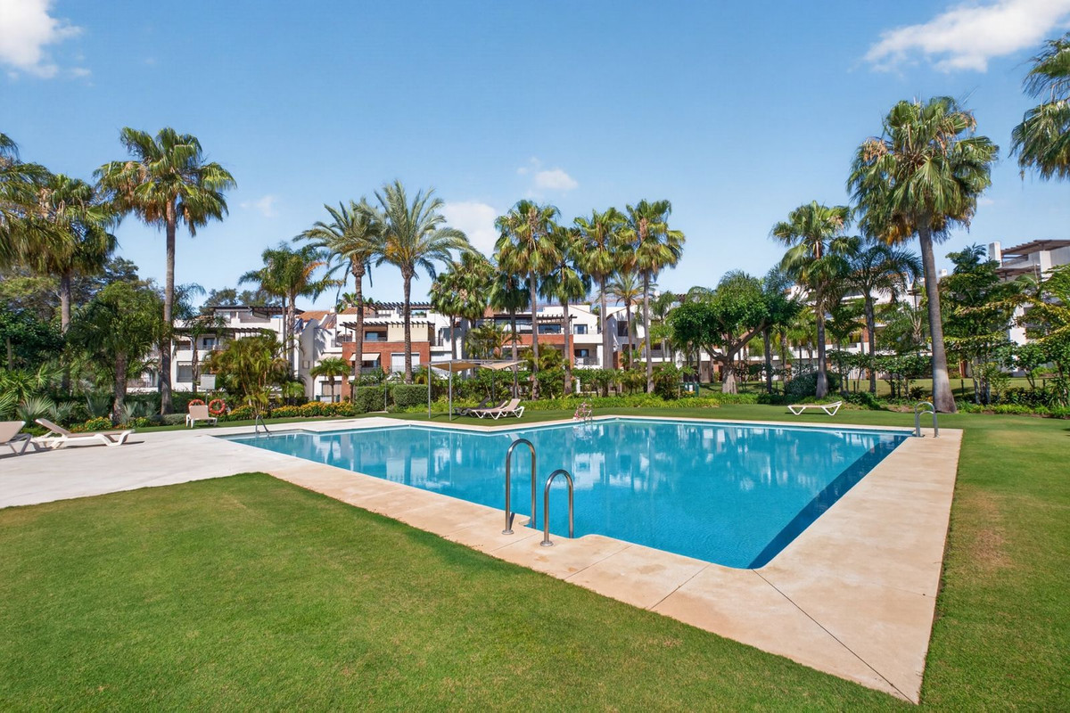 2 Bed Apartment for sale in Estepona Costa Del Sol, Málaga, Spain