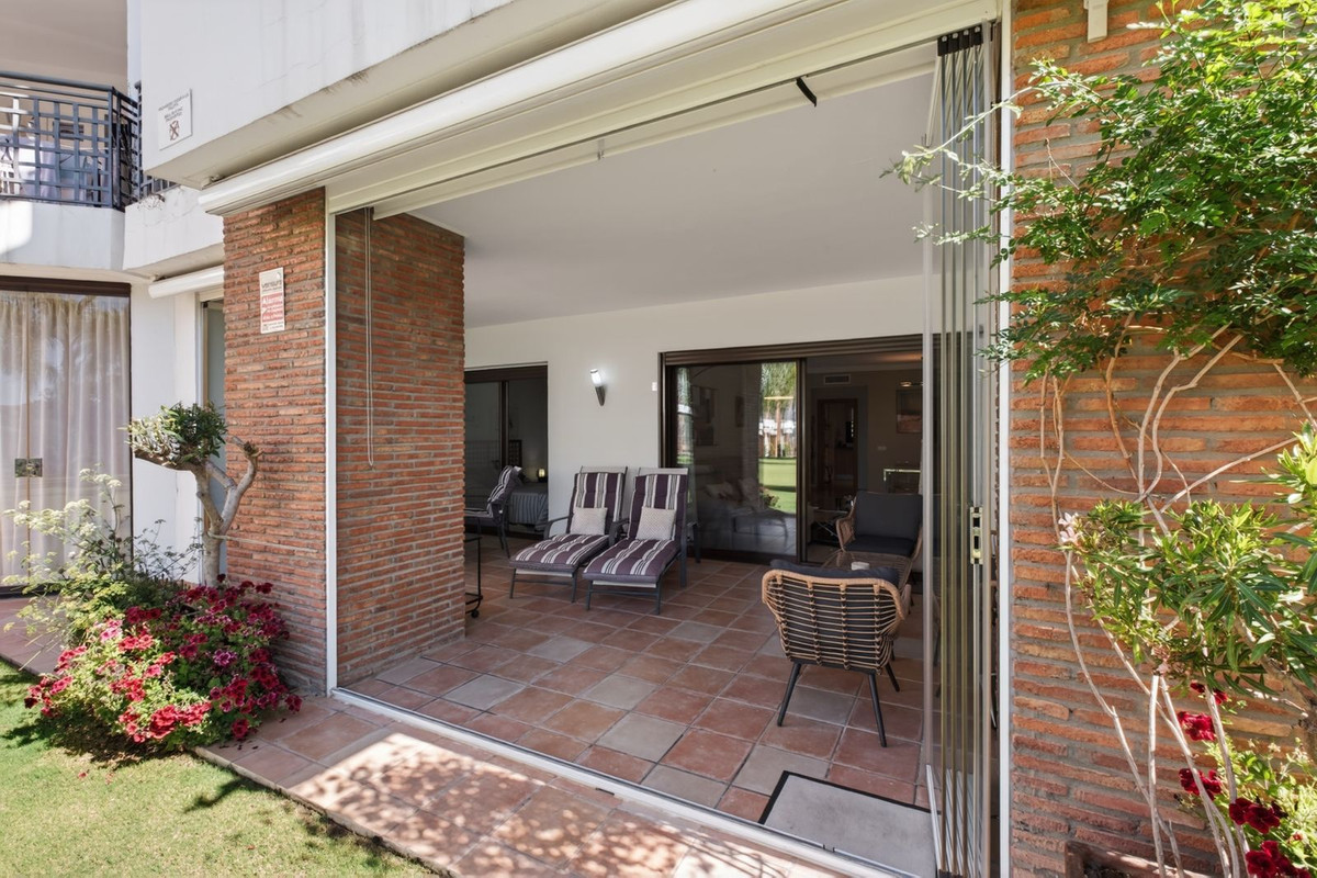 2 Bed Apartment for sale in Estepona Costa Del Sol, Málaga, Spain