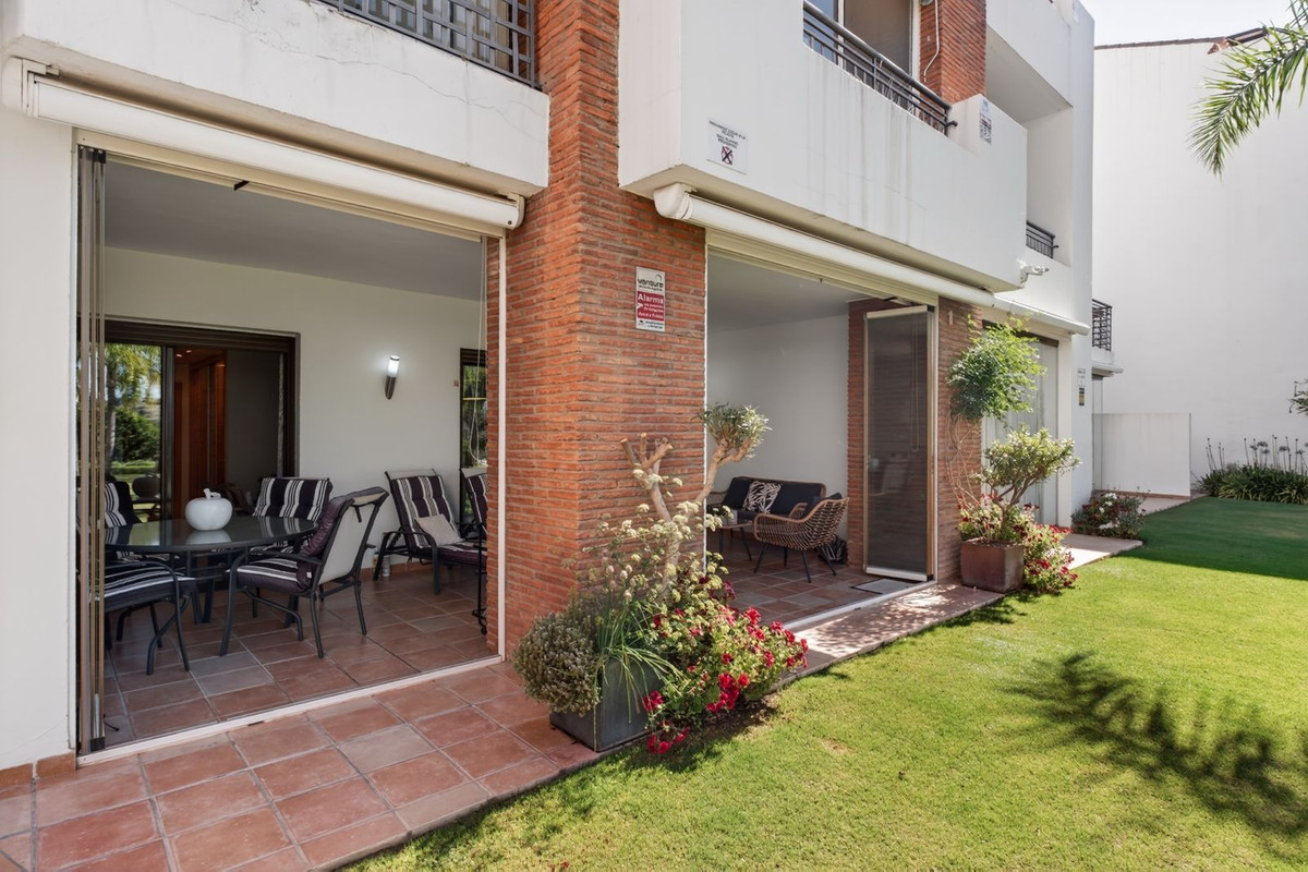 2 Bed Apartment for sale in Estepona Costa Del Sol, Málaga, Spain