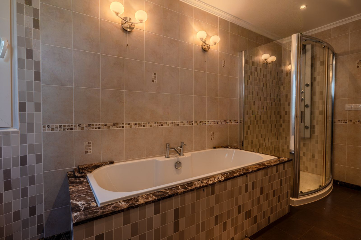 6 Bed Townhouse for sale in El Faro Costa Del Sol, Málaga, Spain