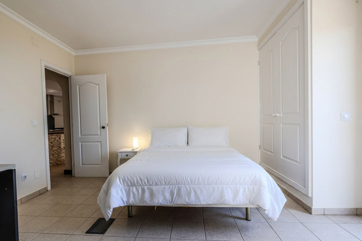 6 Bed Townhouse for sale in El Faro Costa Del Sol, Málaga, Spain