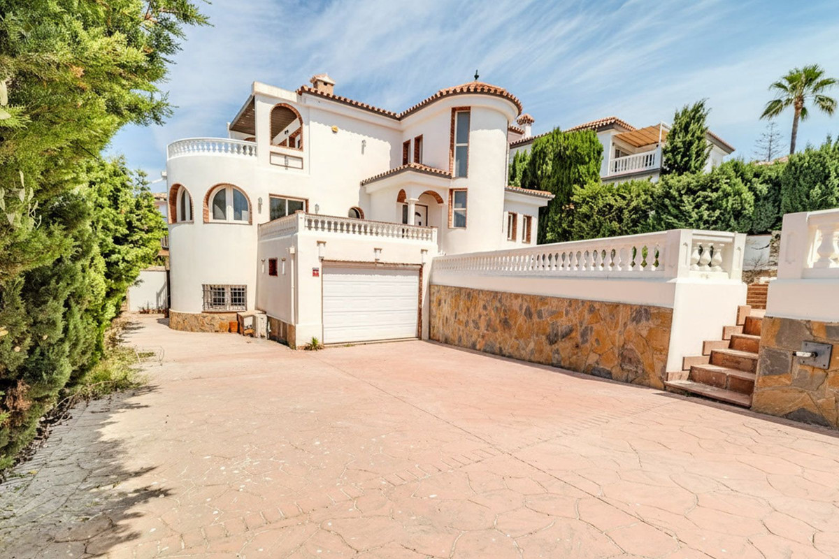6 Bed Townhouse for sale in El Faro Costa Del Sol, Málaga, Spain