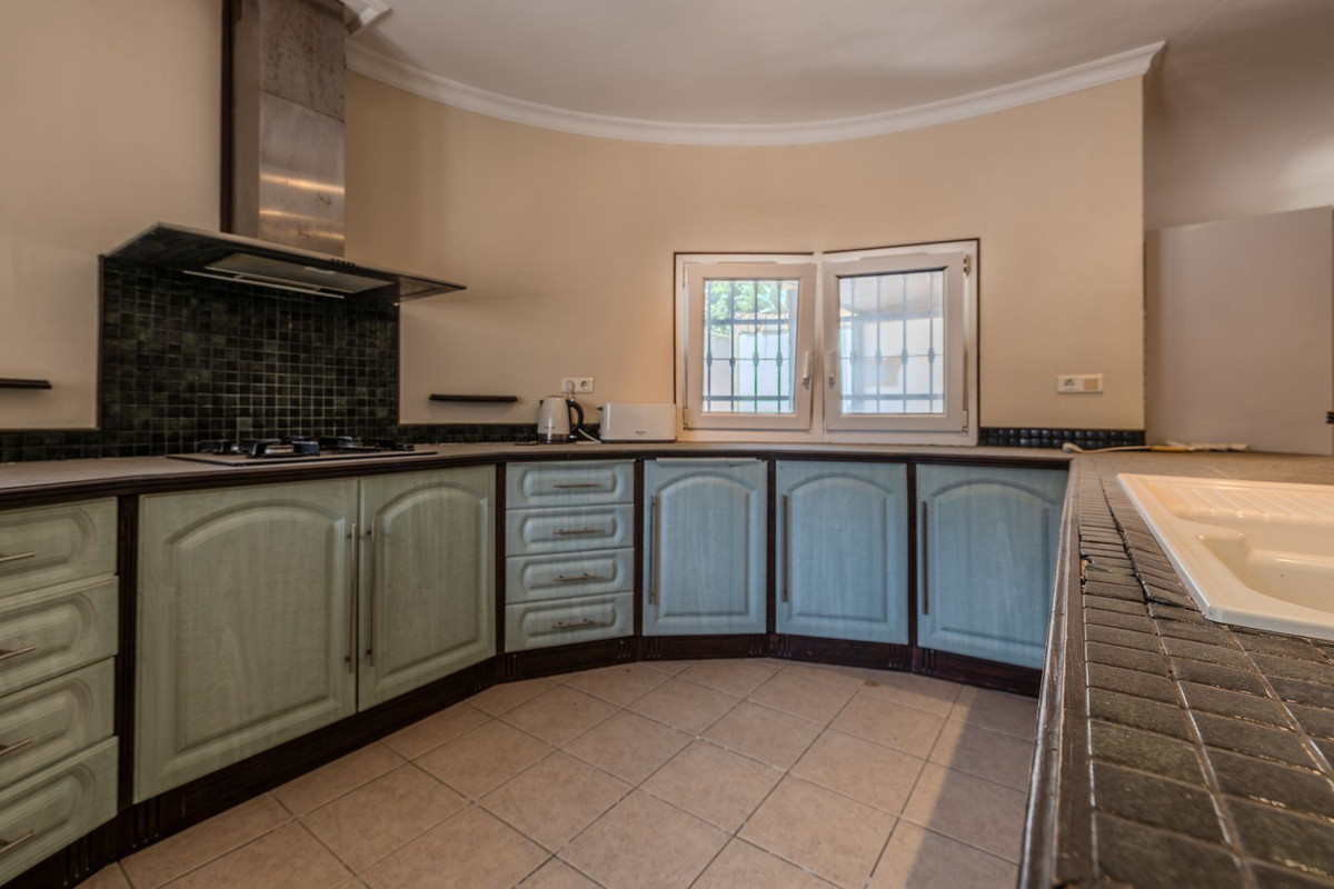 6 Bed Townhouse for sale in El Faro Costa Del Sol, Málaga, Spain