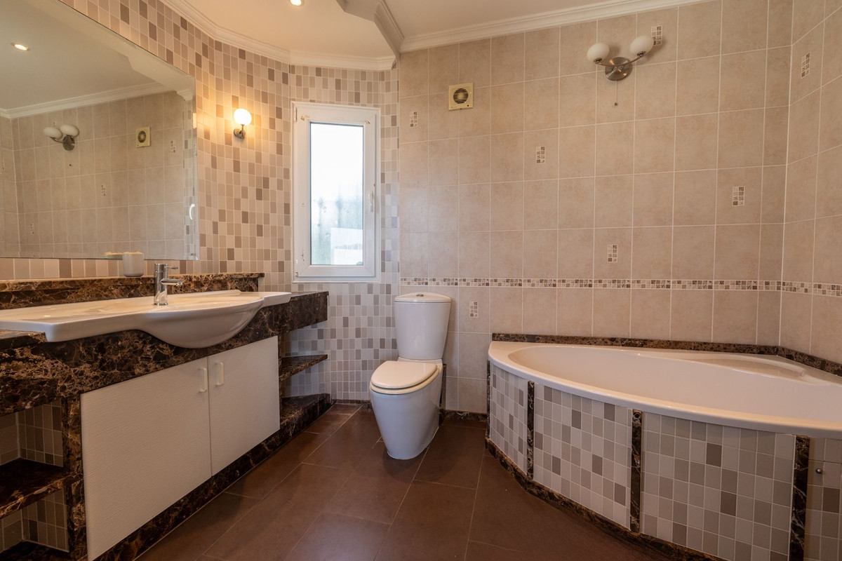 6 Bed Townhouse for sale in El Faro Costa Del Sol, Málaga, Spain