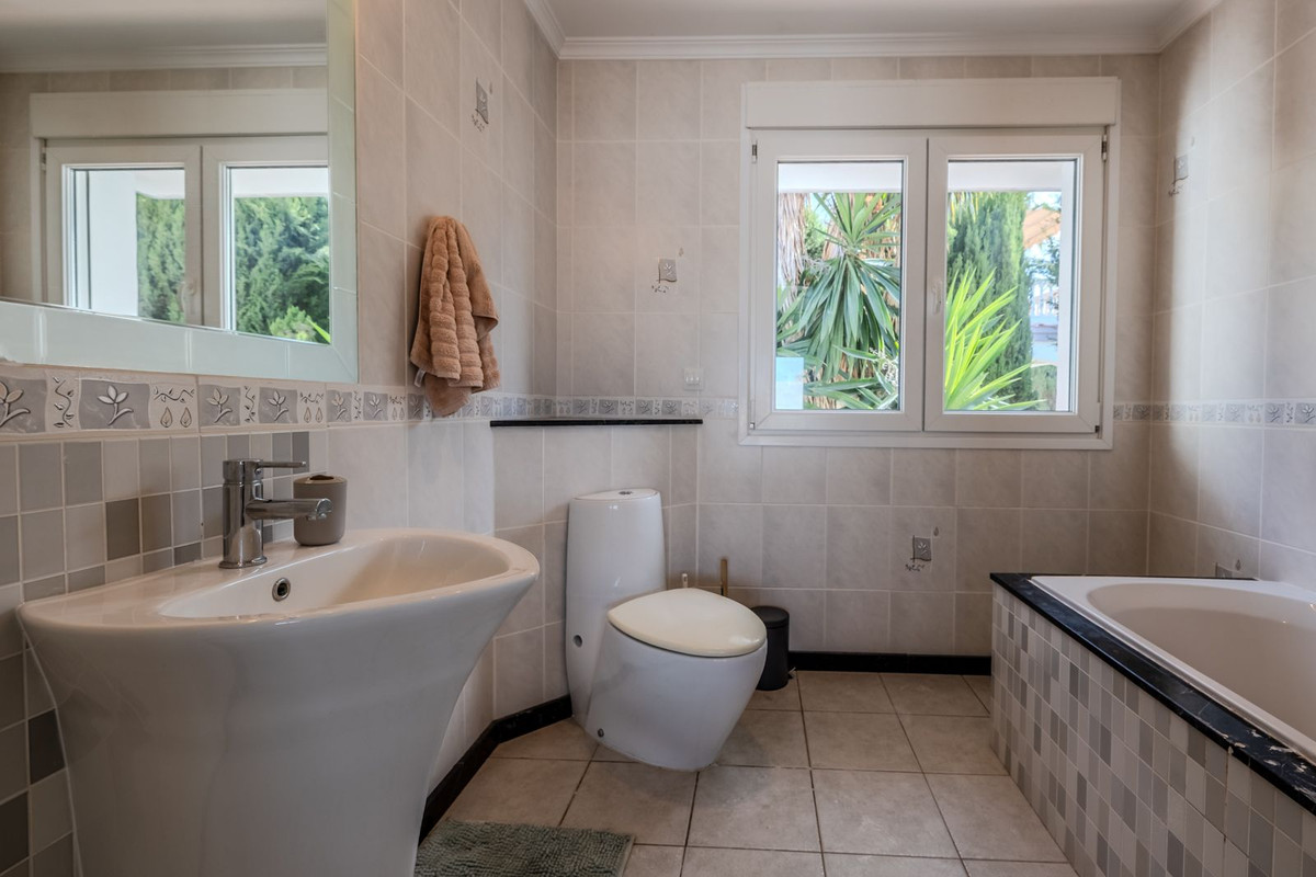 6 Bed Townhouse for sale in El Faro Costa Del Sol, Málaga, Spain