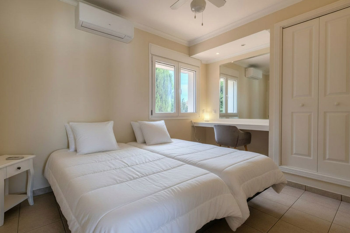6 Bed Townhouse for sale in El Faro Costa Del Sol, Málaga, Spain