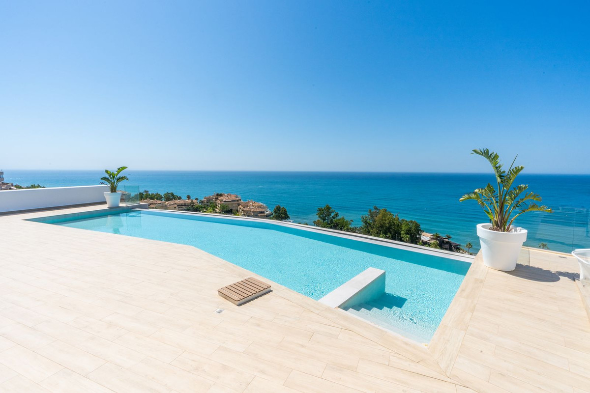 3 Bed Apartment for sale in Torrequebrada Costa Del Sol, Málaga, Spain