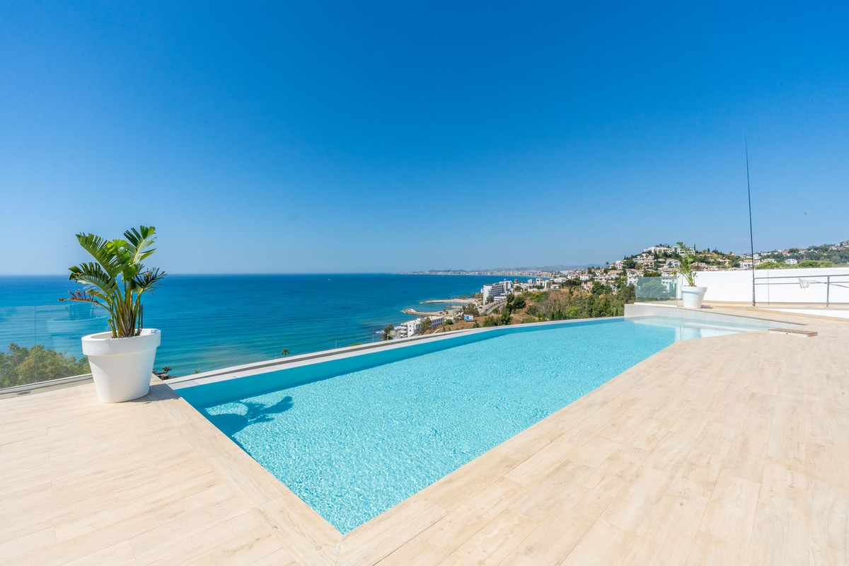 3 Bed Apartment for sale in Torrequebrada Costa Del Sol, Málaga, Spain