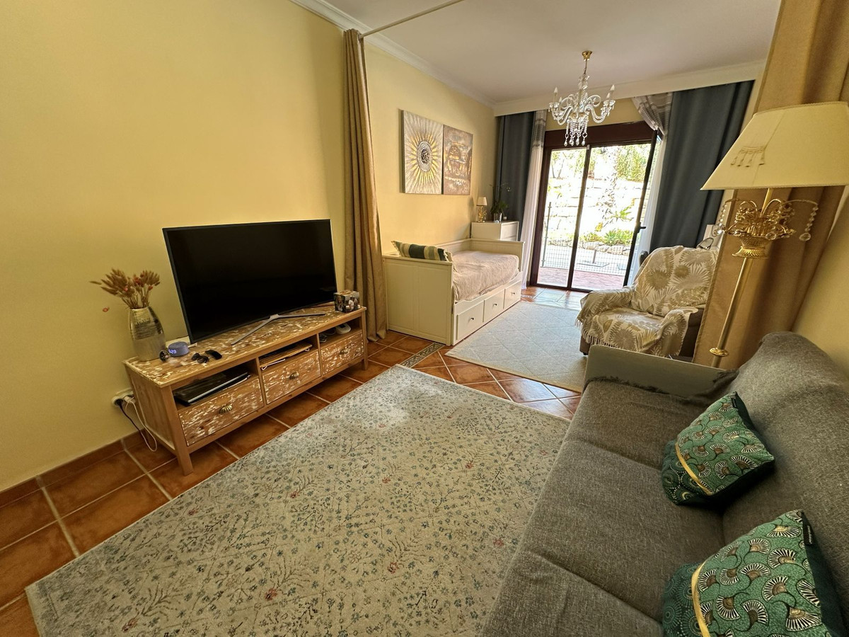 1 Bed Apartment for sale in Benahavís Costa Del Sol, Málaga, Spain