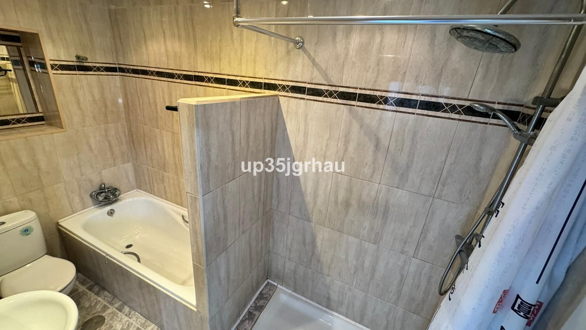 Se vende Apartamento Planta Media de 3 dormitorios en Costa Del Sol, Málaga, España