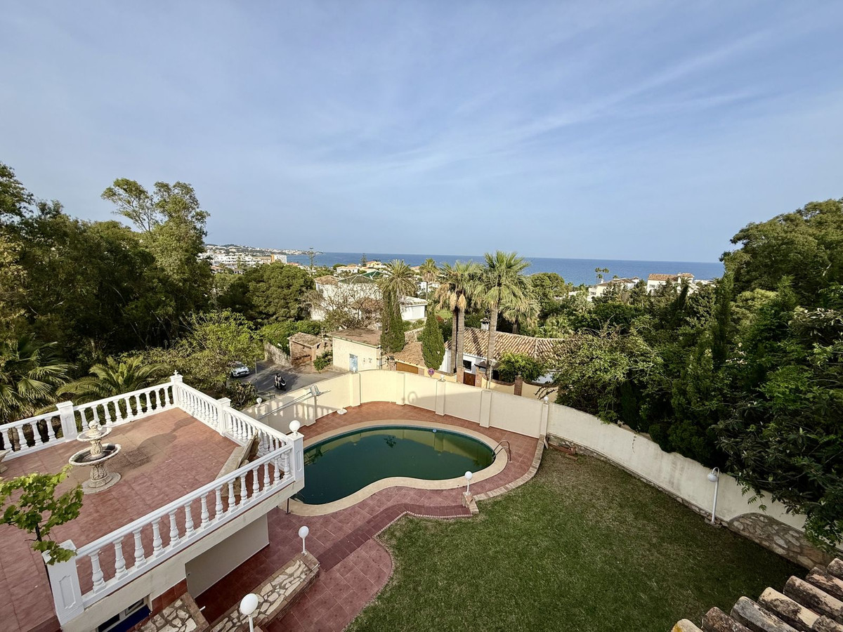 6 Bed Townhouse for sale in Calahonda Costa Del Sol, Málaga, Spain