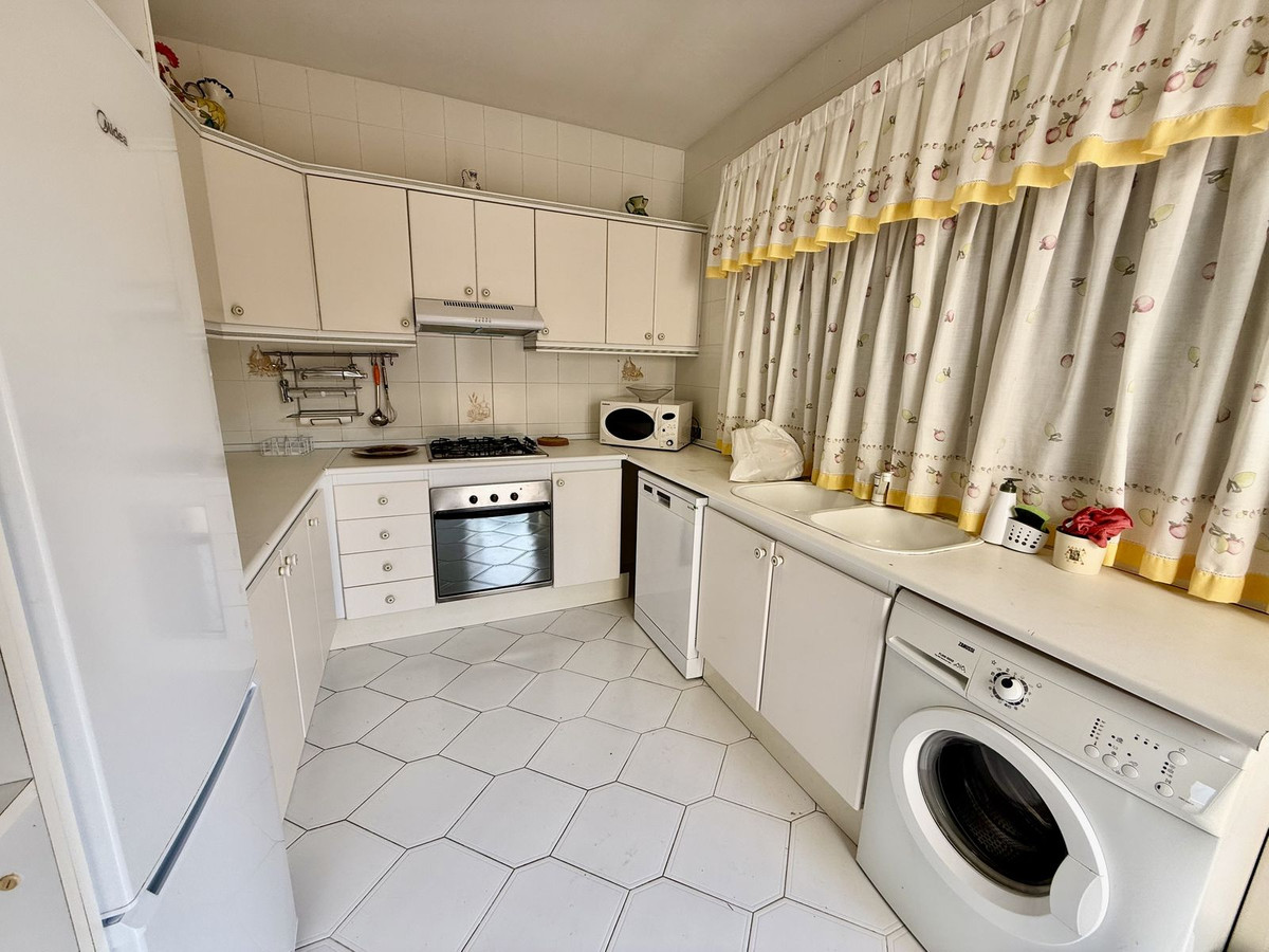 6 Bed Townhouse for sale in Calahonda Costa Del Sol, Málaga, Spain