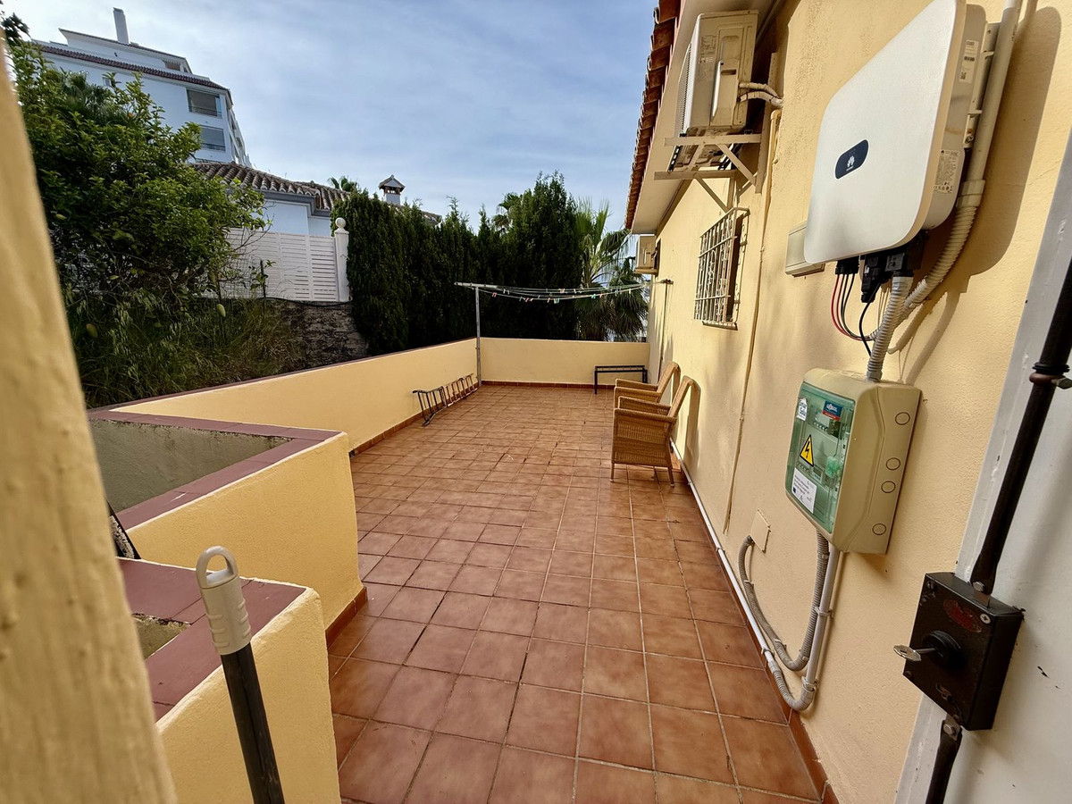 6 Bed Townhouse for sale in Calahonda Costa Del Sol, Málaga, Spain