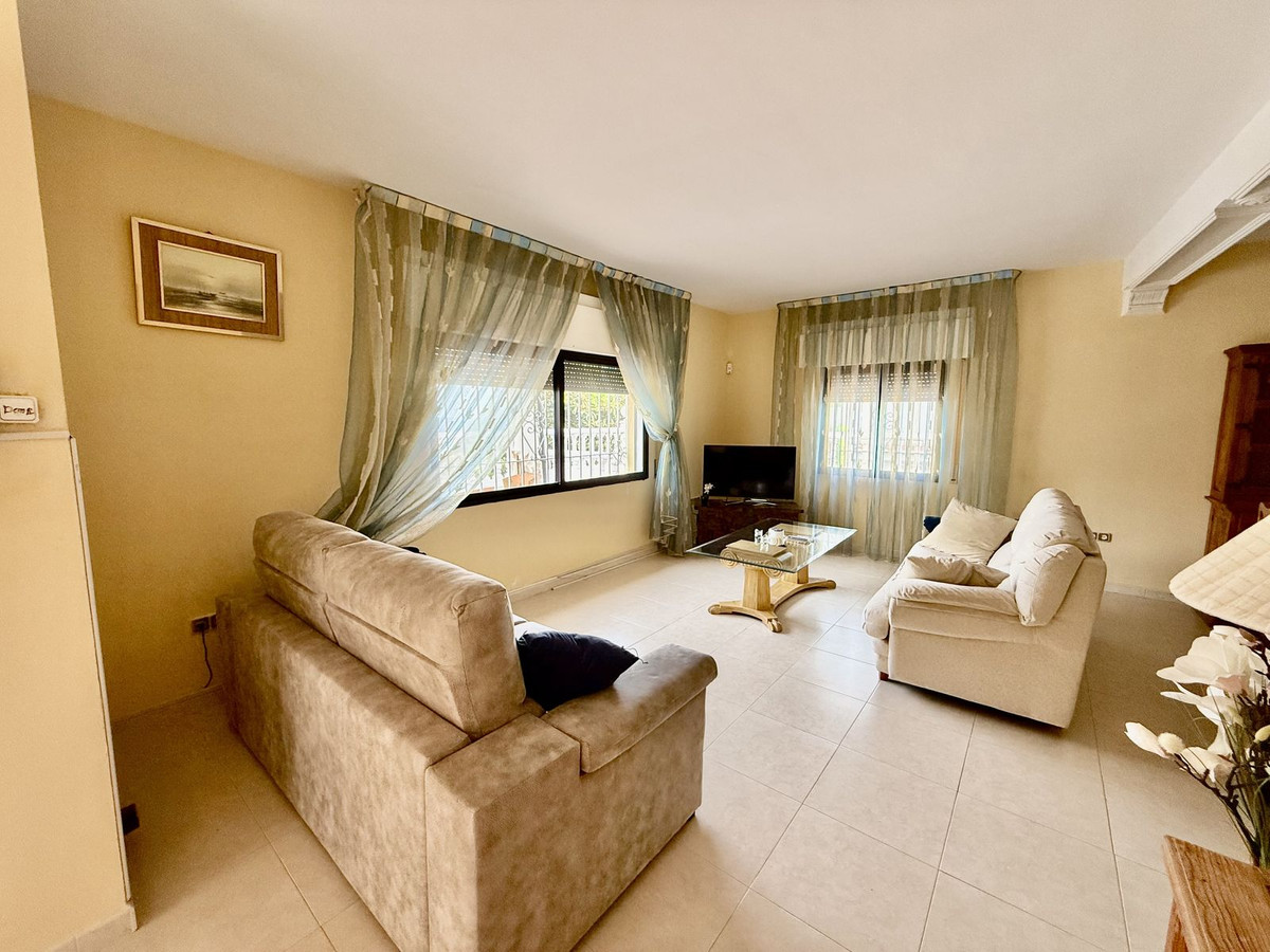 6 Bed Townhouse for sale in Calahonda Costa Del Sol, Málaga, Spain
