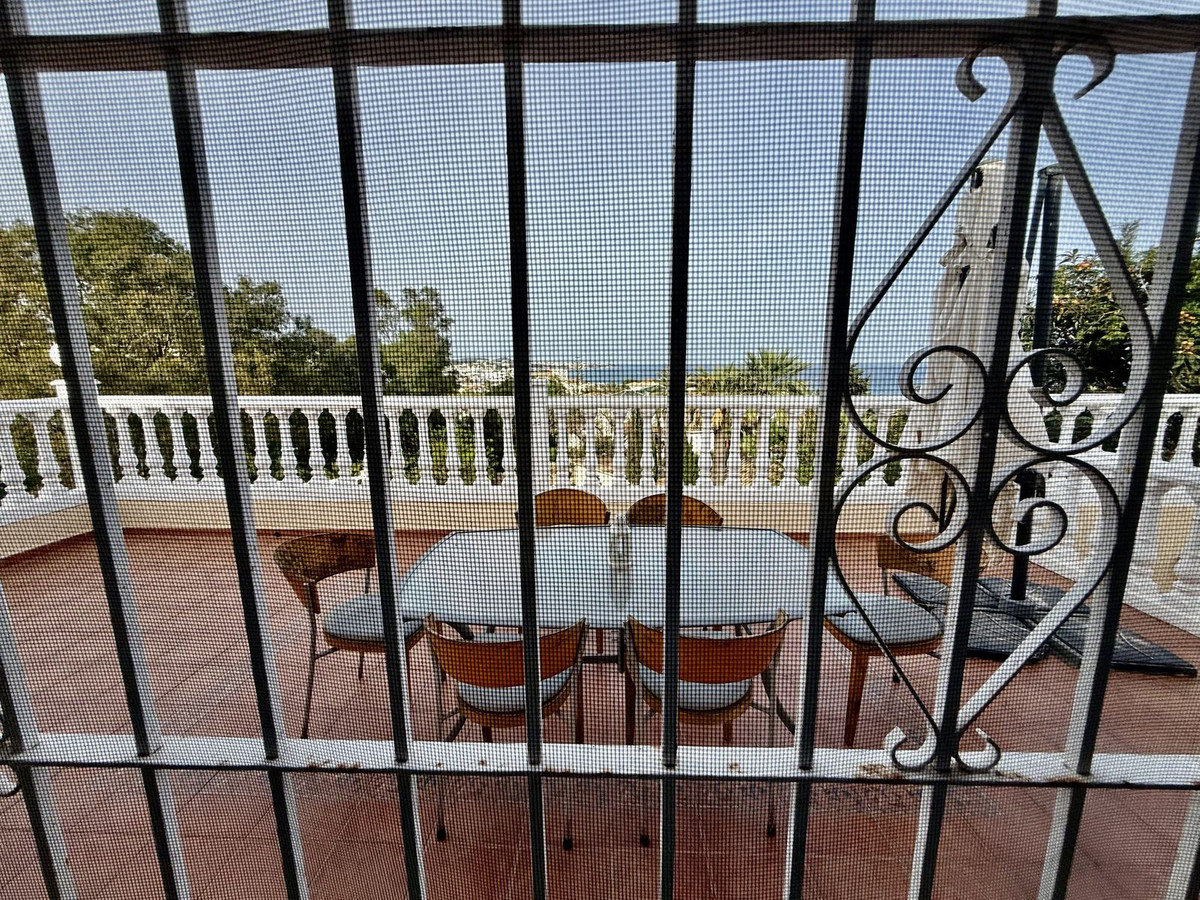 6 Bed Townhouse for sale in Calahonda Costa Del Sol, Málaga, Spain