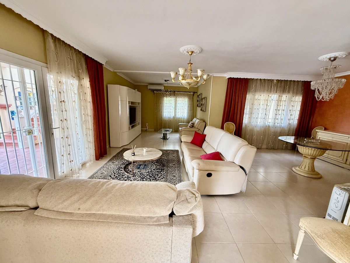 6 Bed Townhouse for sale in Calahonda Costa Del Sol, Málaga, Spain
