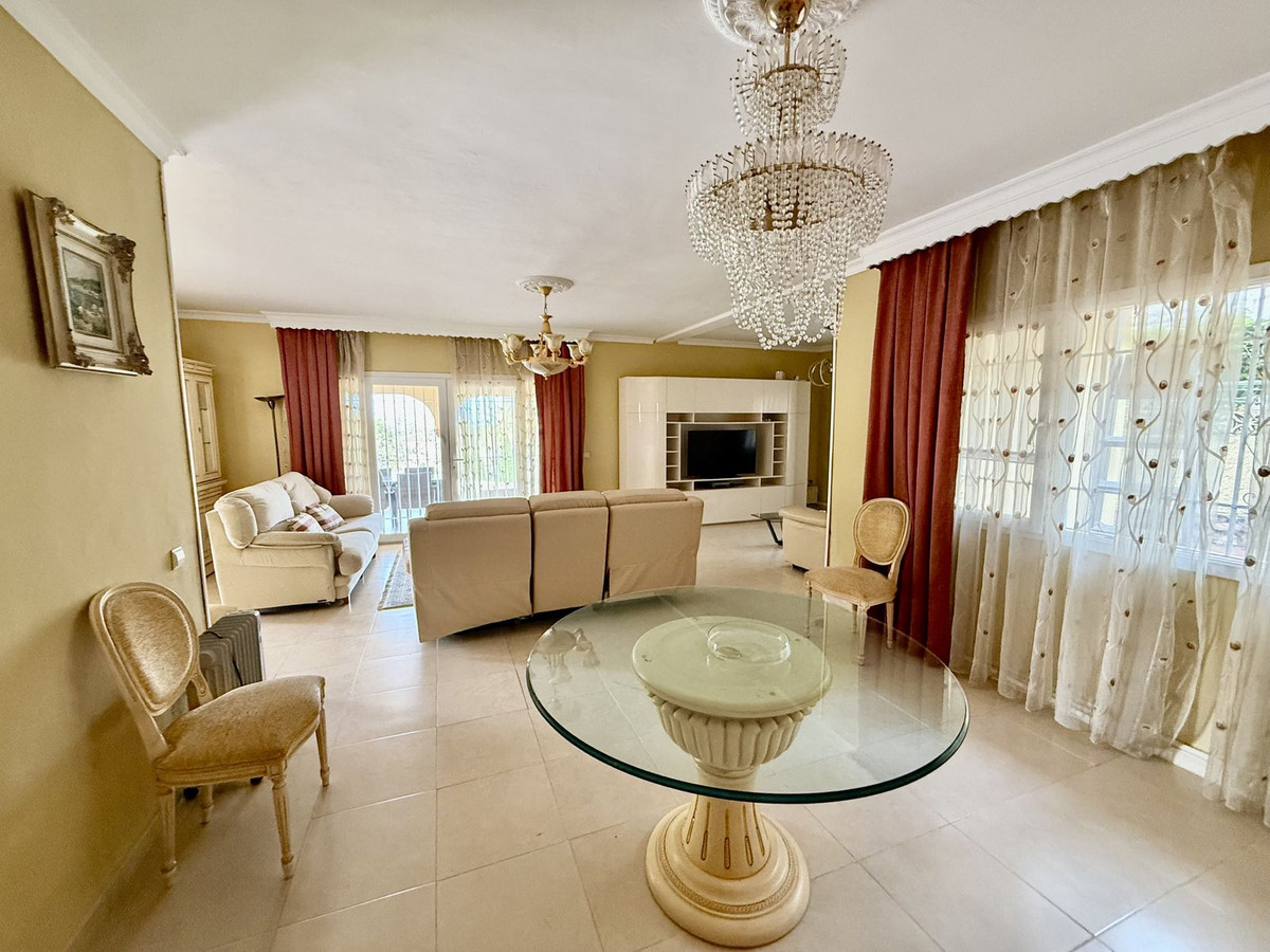 6 Bed Townhouse for sale in Calahonda Costa Del Sol, Málaga, Spain