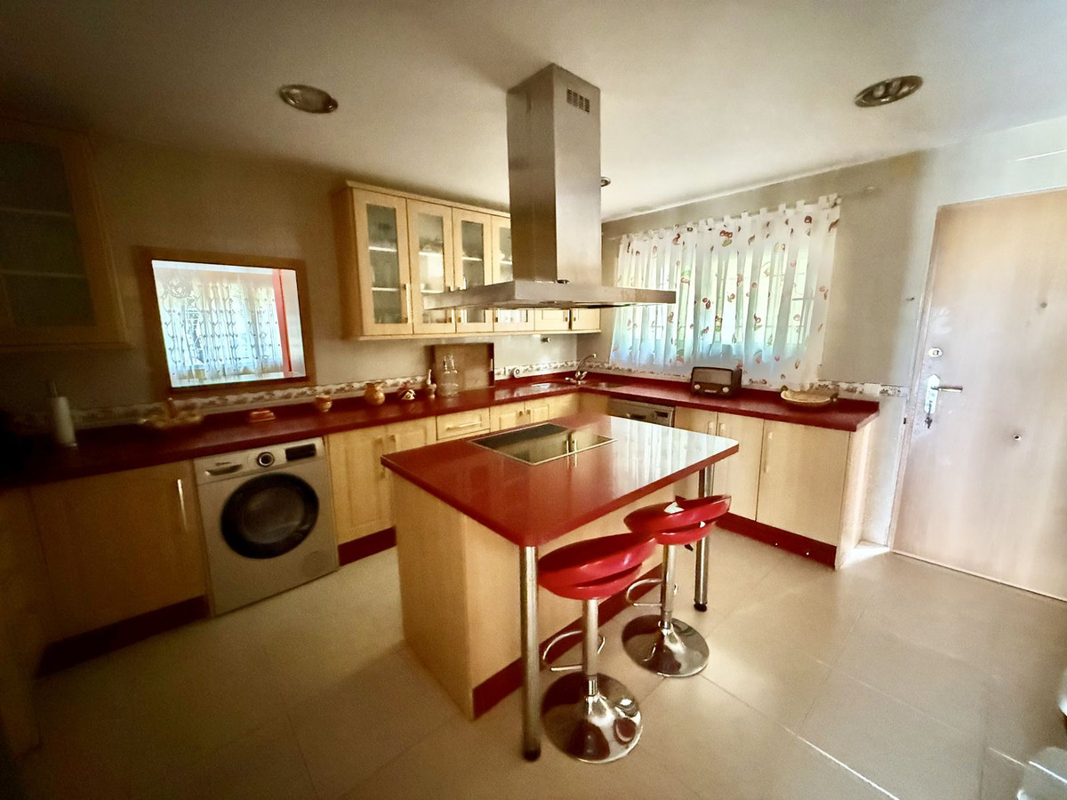 6 Bed Townhouse for sale in Calahonda Costa Del Sol, Málaga, Spain