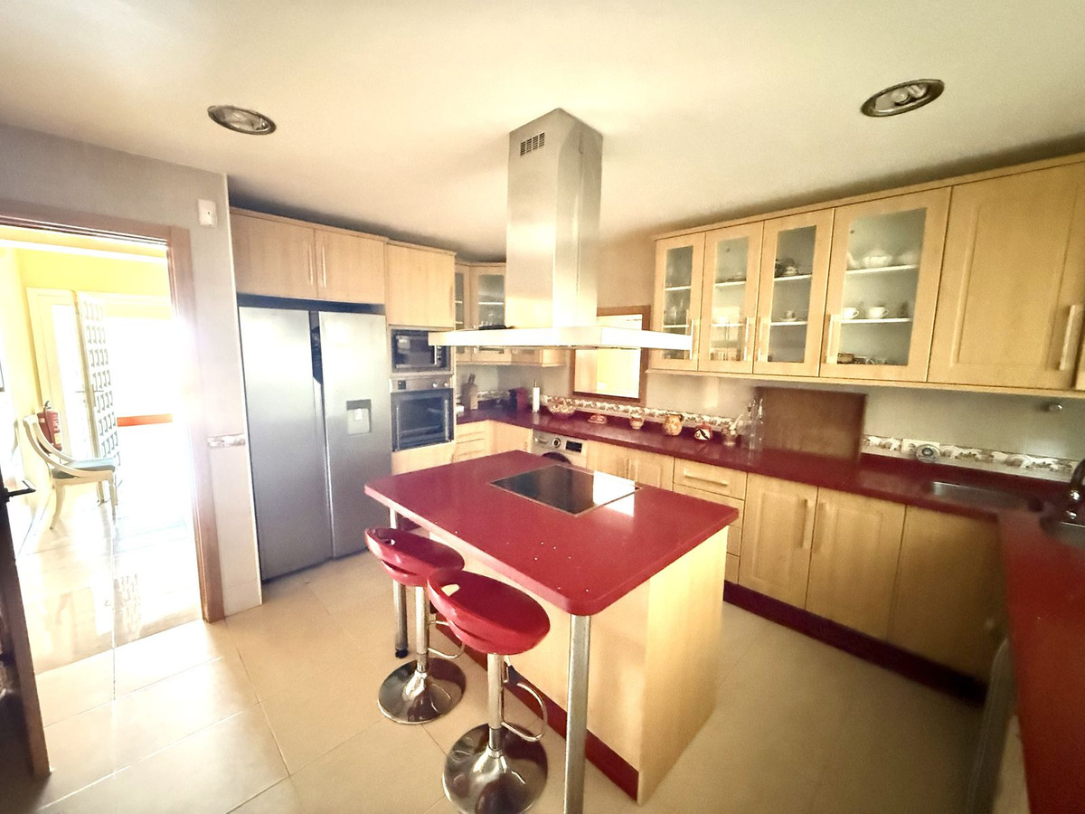6 Bed Townhouse for sale in Calahonda Costa Del Sol, Málaga, Spain