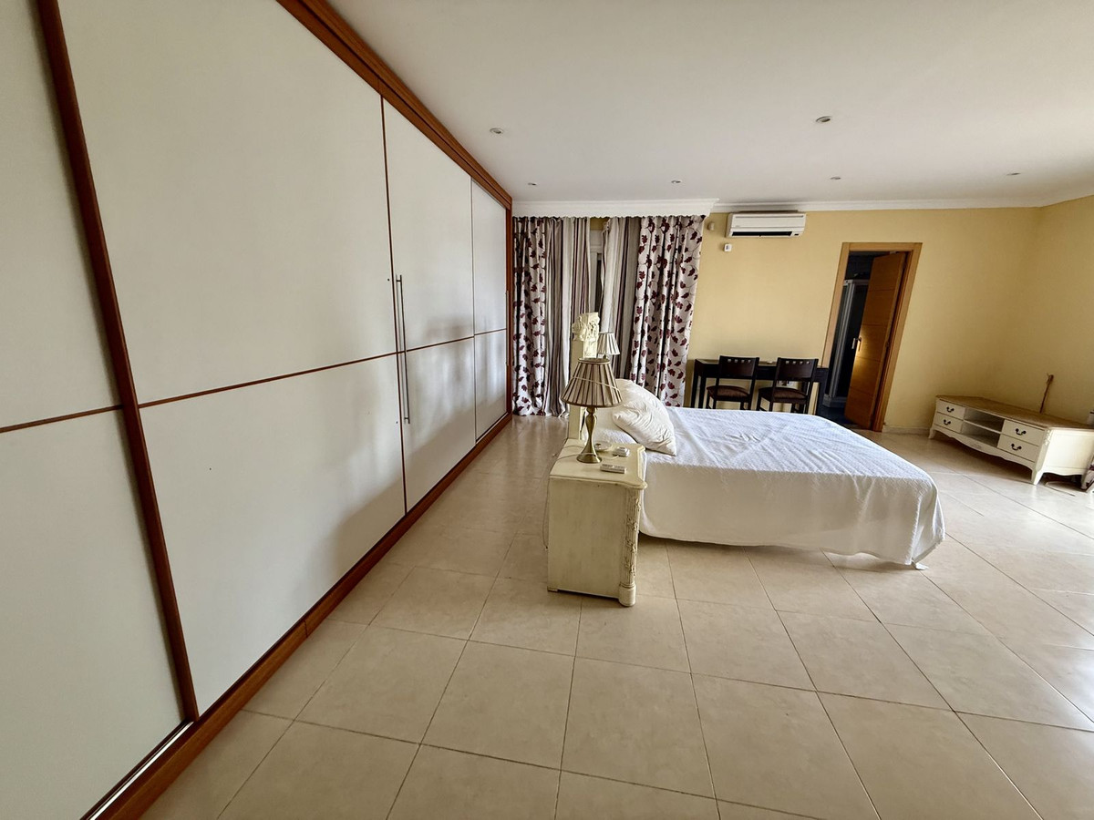 6 Bed Townhouse for sale in Calahonda Costa Del Sol, Málaga, Spain