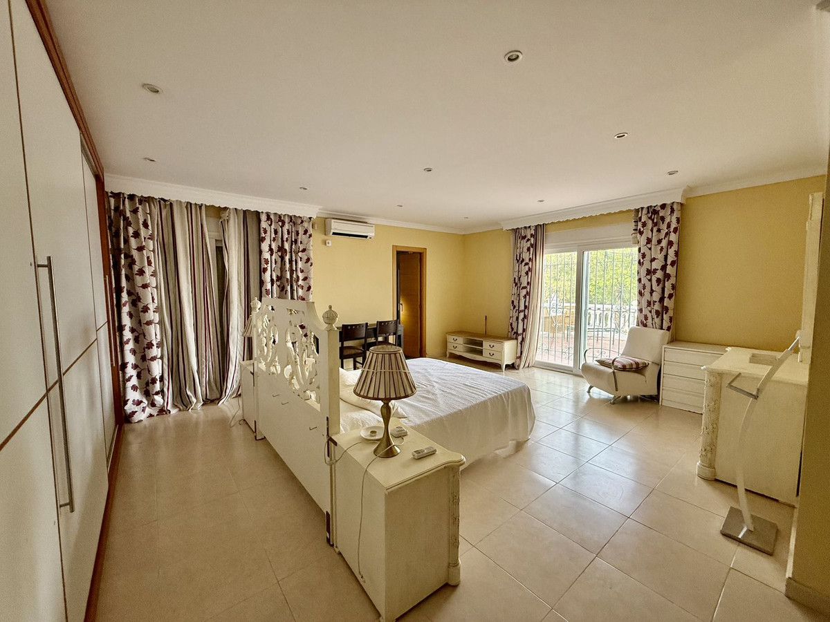6 Bed Townhouse for sale in Calahonda Costa Del Sol, Málaga, Spain