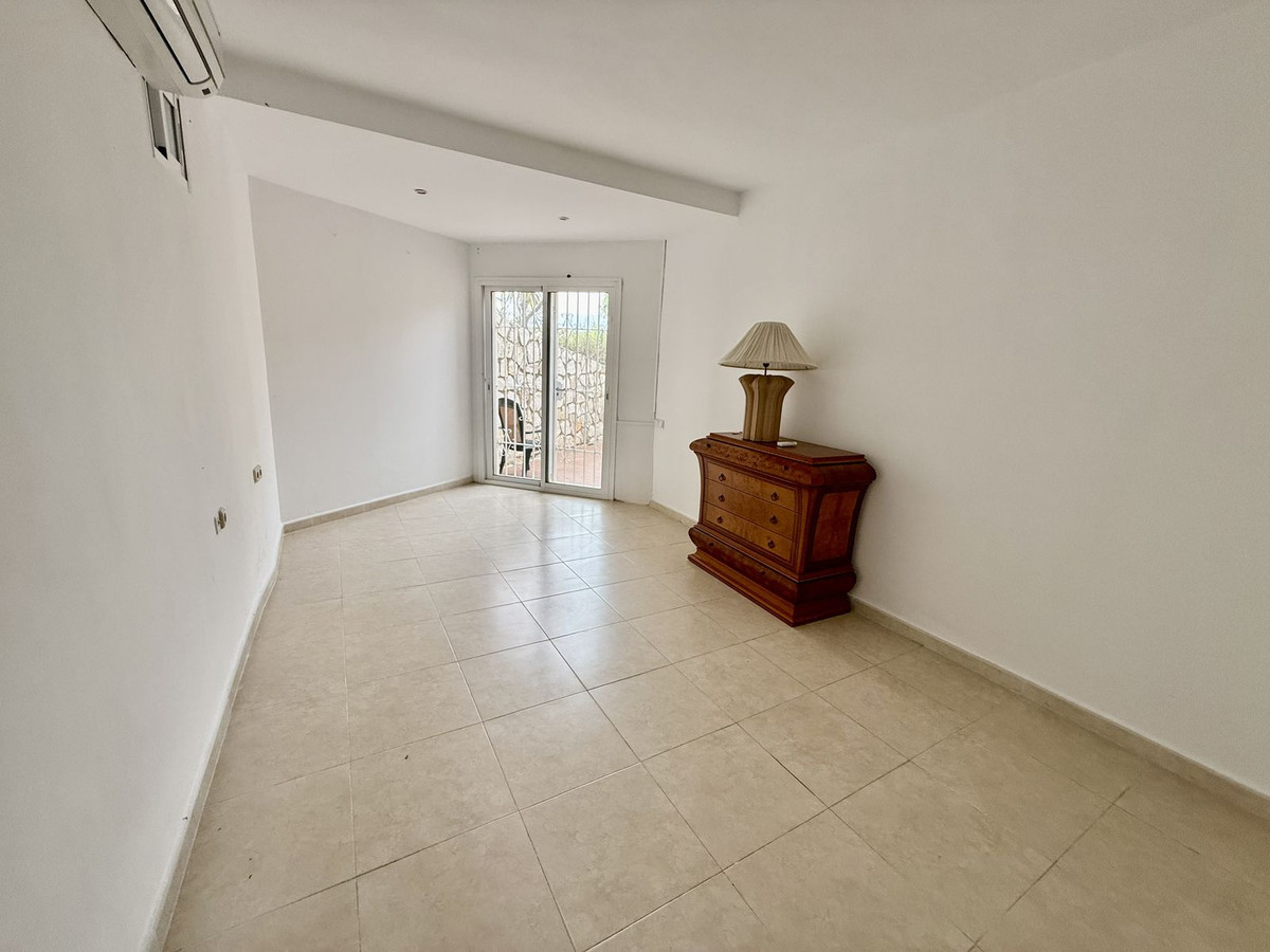 6 Bed Townhouse for sale in Calahonda Costa Del Sol, Málaga, Spain