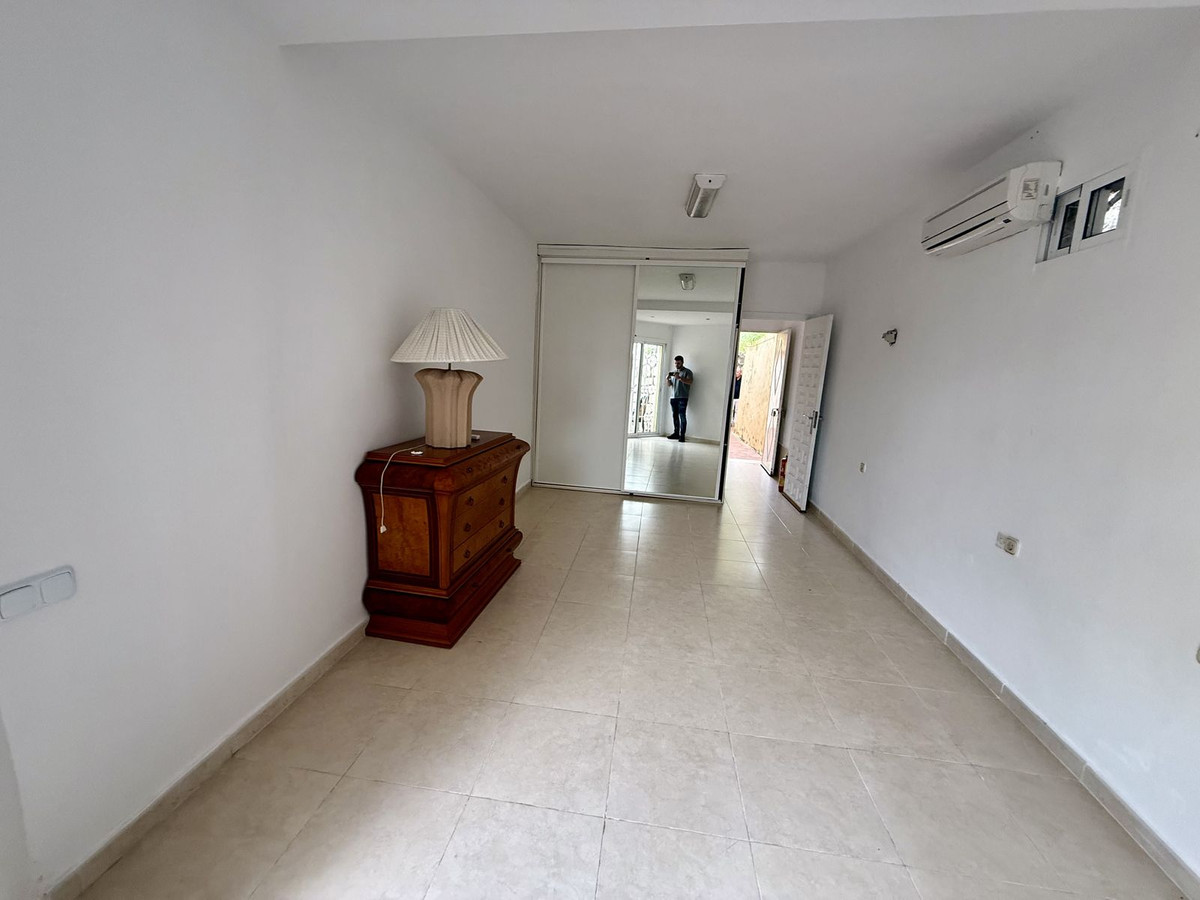 6 Bed Townhouse for sale in Calahonda Costa Del Sol, Málaga, Spain