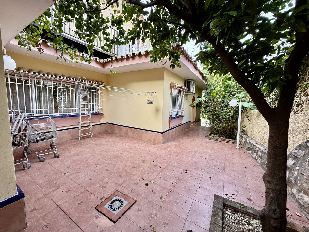 6 Bed Townhouse for sale in Calahonda Costa Del Sol, Málaga, Spain