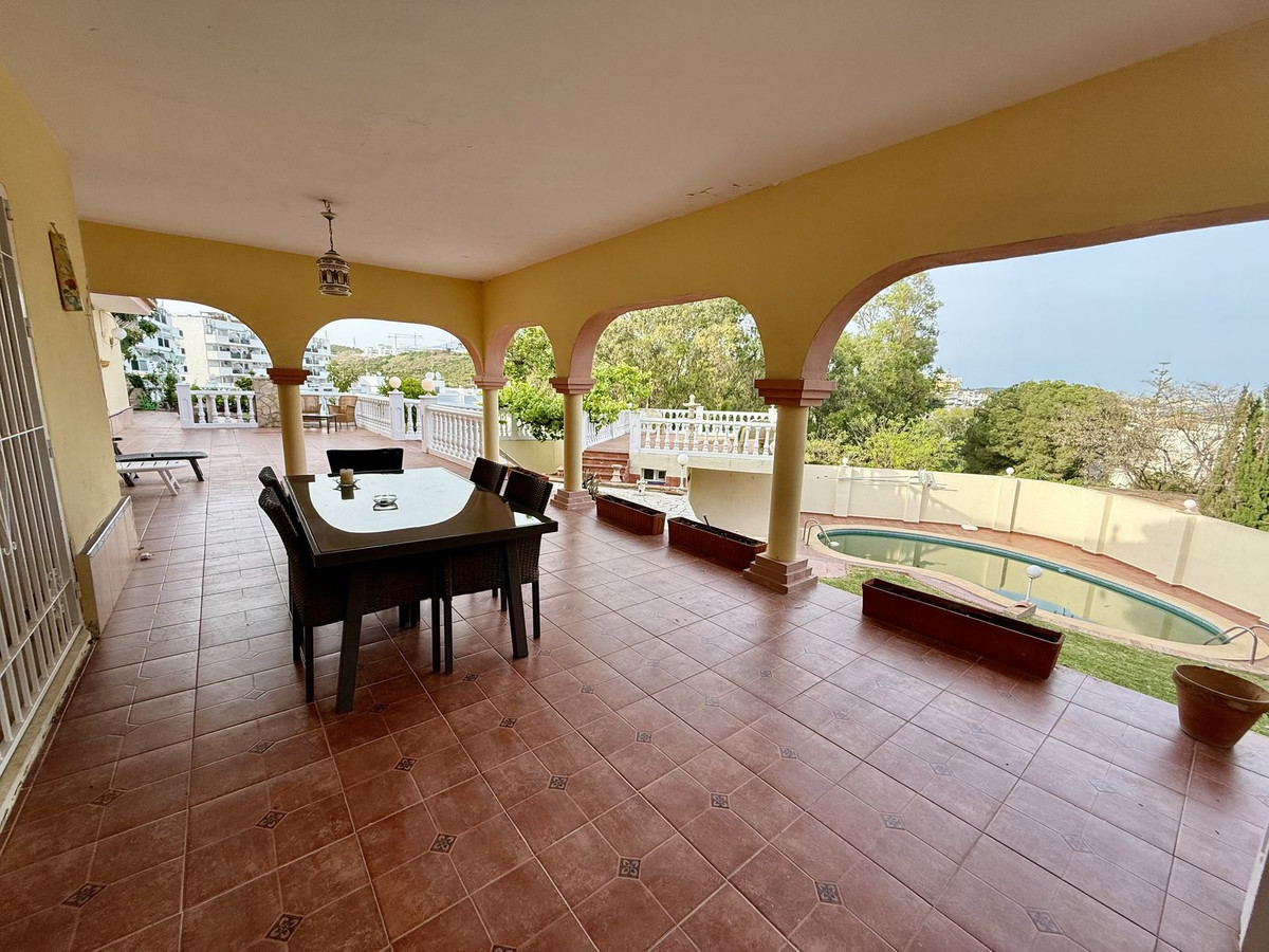 6 Bed Townhouse for sale in Calahonda Costa Del Sol, Málaga, Spain