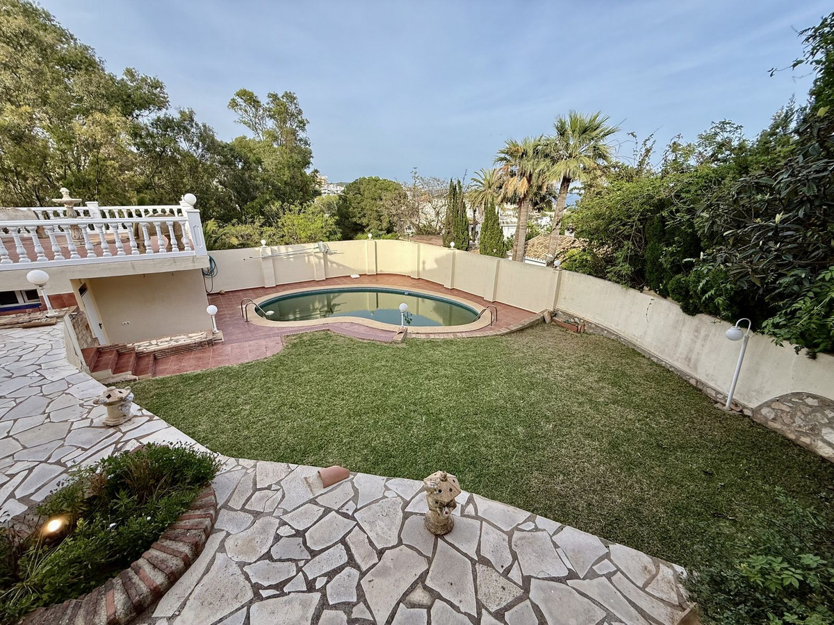 6 Bed Townhouse for sale in Calahonda Costa Del Sol, Málaga, Spain