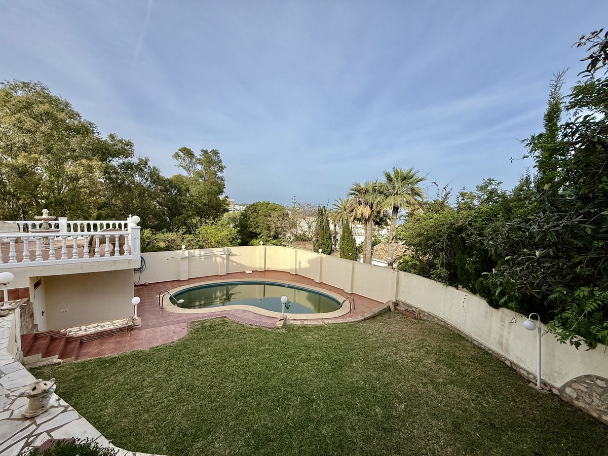 6 Bed Townhouse for sale in Calahonda Costa Del Sol, Málaga, Spain