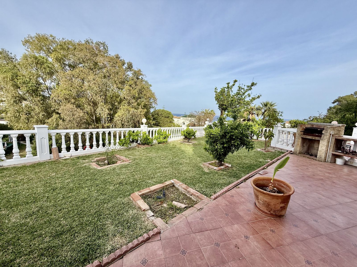 6 Bed Townhouse for sale in Calahonda Costa Del Sol, Málaga, Spain