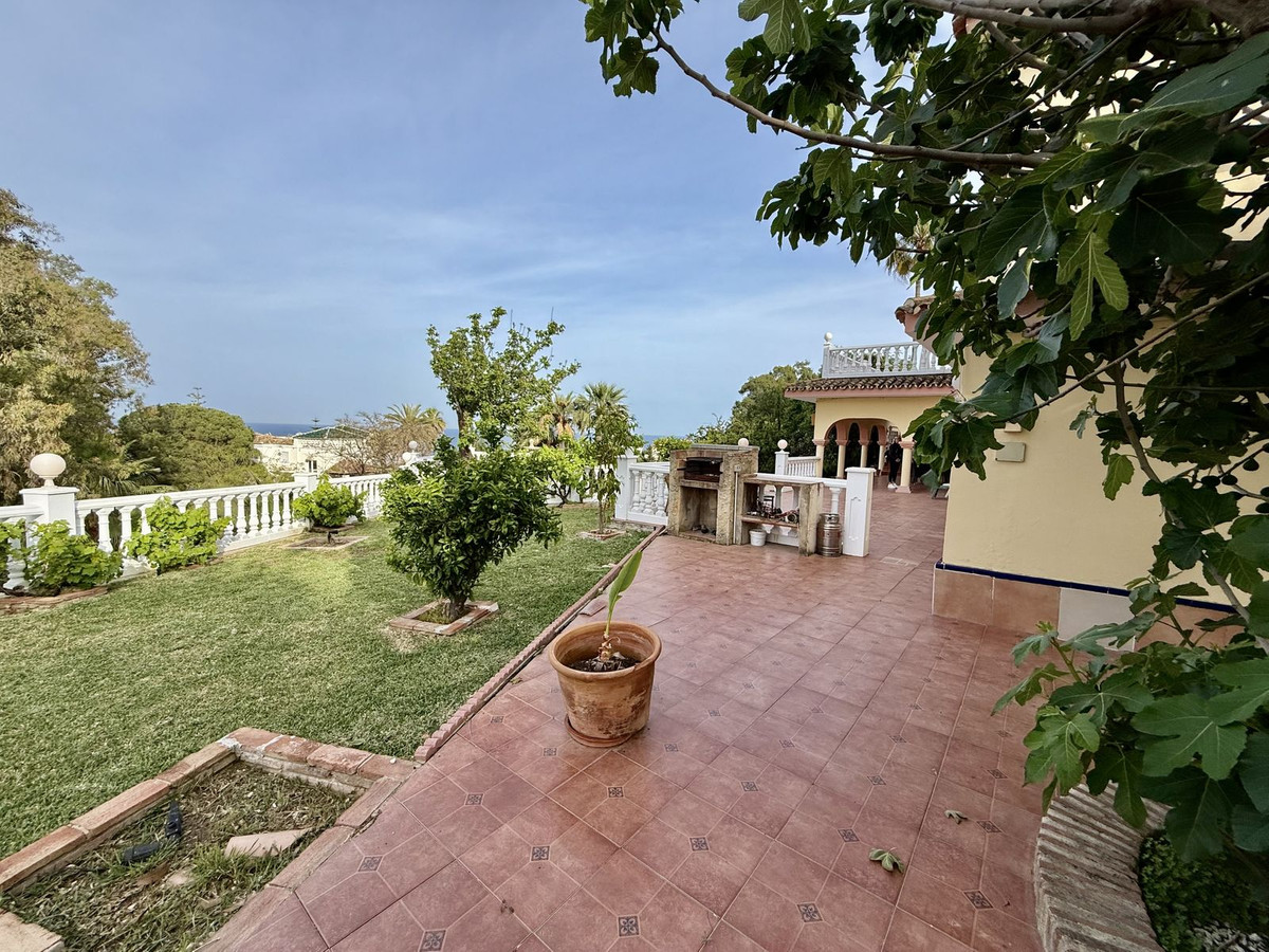 6 Bed Townhouse for sale in Calahonda Costa Del Sol, Málaga, Spain