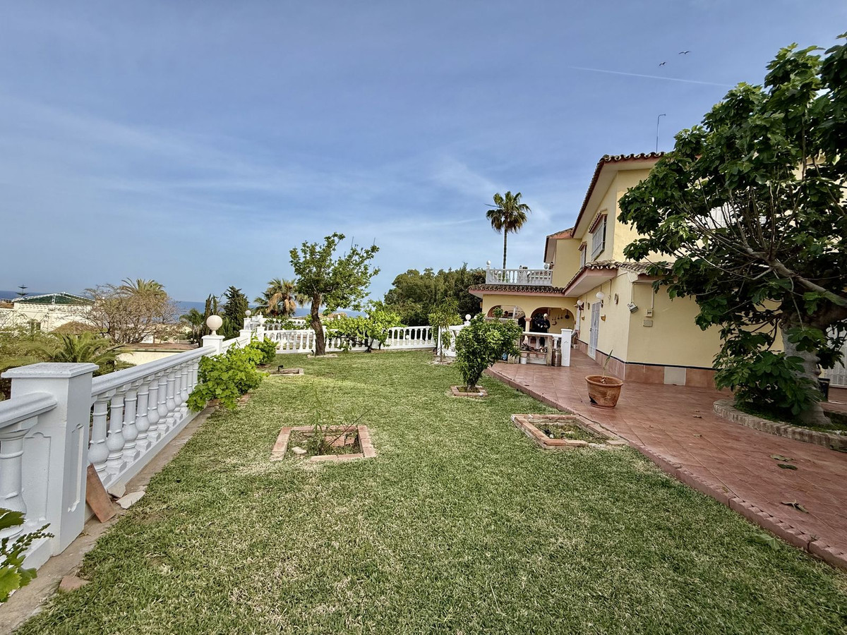6 Bed Townhouse for sale in Calahonda Costa Del Sol, Málaga, Spain