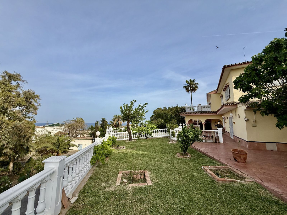 6 Bed Townhouse for sale in Calahonda Costa Del Sol, Málaga, Spain